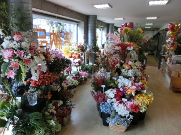 「花徳造花生花」　（長崎県佐世保市）の花屋店舗写真2